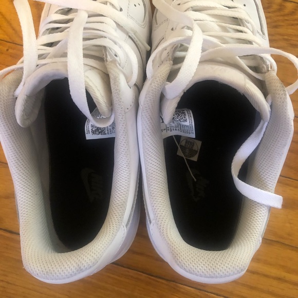 White Nike Air Force 1 - Picture 2 of 8